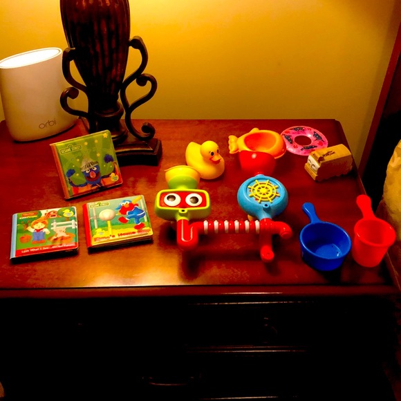 Bath toys pour and spin, bath books and toys - Picture 1 of 10